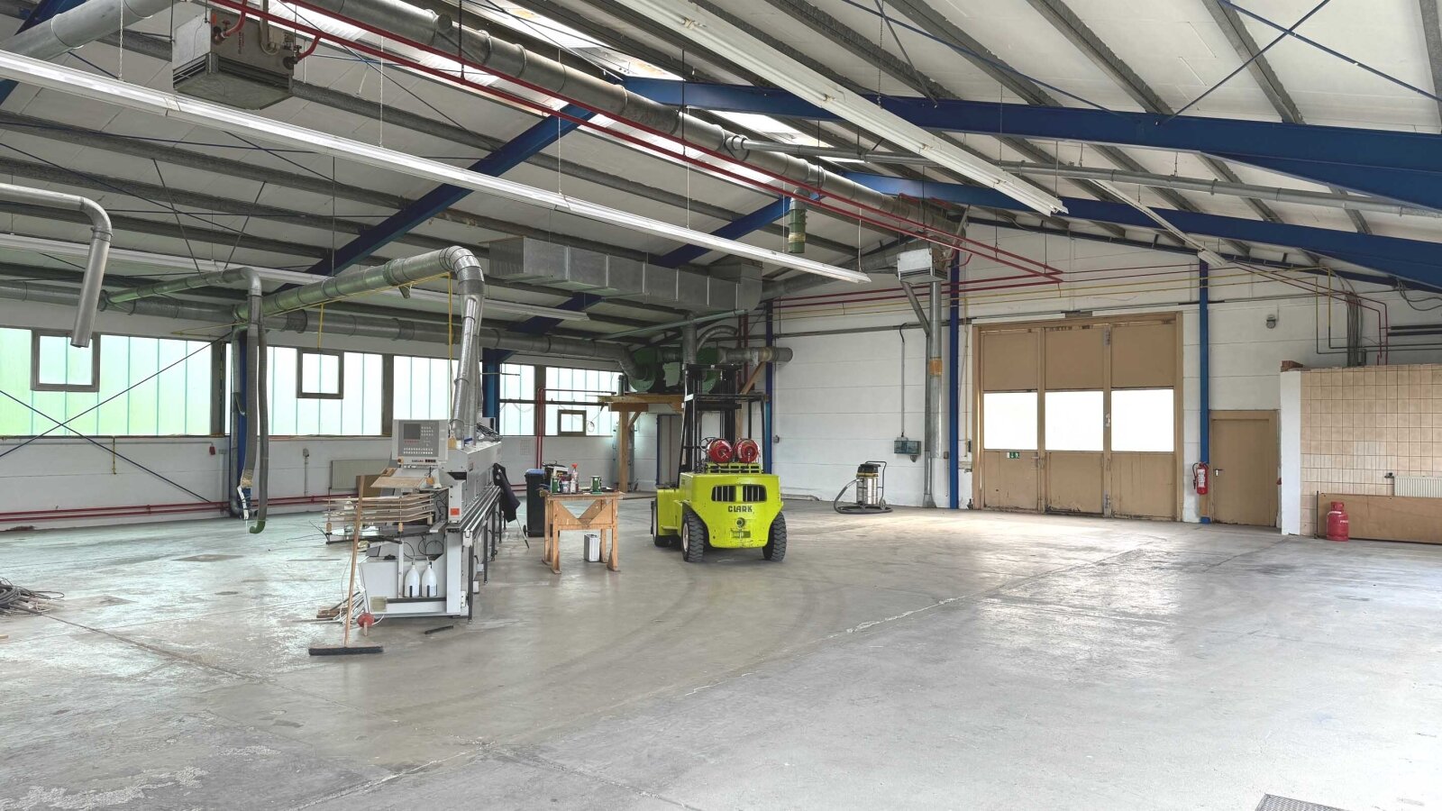 Halle Gewerbehalle Schreinerei Lager Garagen Werkstatt