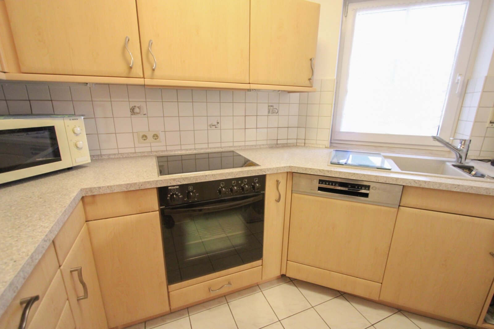 Gut geschnittene 2-Zimmerwohnung mit großem Südwestbalkon in guter Wohnlage!