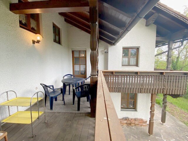Gut geschnittene 2-Zimmerwohnung mit sehr großer Loggia in der Gemeinde Essenbach!