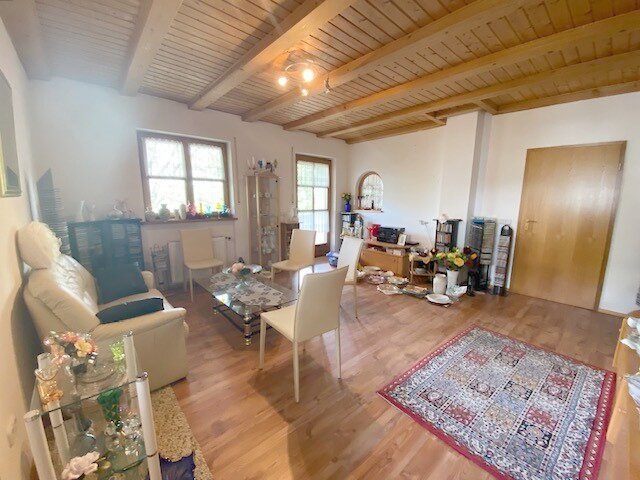 Gut geschnittene 2-Zimmerwohnung mit sehr großer Loggia in der Gemeinde Essenbach!