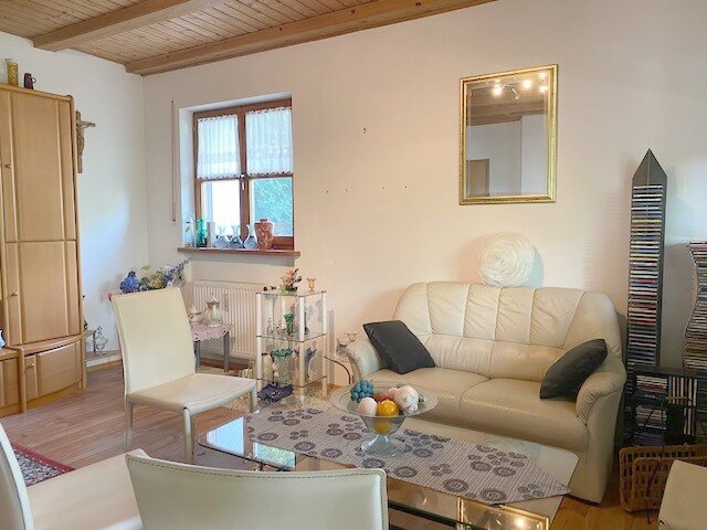 Gut geschnittene 2-Zimmerwohnung mit sehr großer Loggia in der Gemeinde Essenbach!