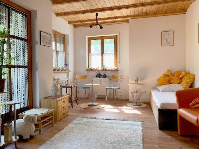Gut geschnittene 2-Zimmerwohnung mit sehr großer Loggia in der Gemeinde Essenbach!