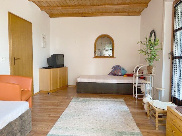 Gut geschnittene 2-Zimmerwohnung mit sehr großer Loggia in der Gemeinde Essenbach!