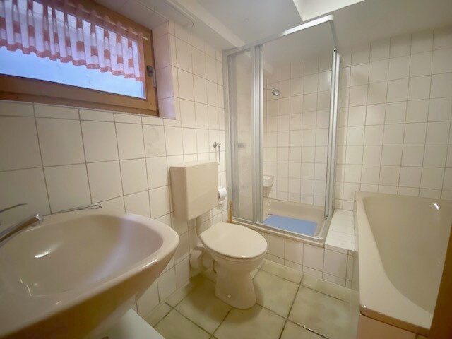 Gut geschnittene 2-Zimmerwohnung mit sehr großer Loggia in der Gemeinde Essenbach!