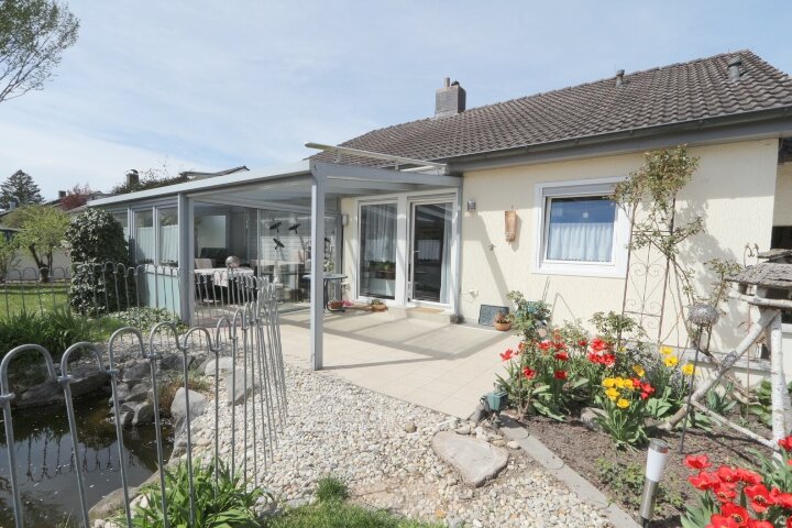 Wohnen auf einer Ebene: Ruhig gelegener Bungalow mit Doppelgarage (Erbpachtgrundstück)!