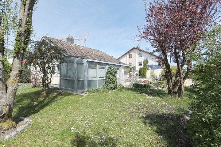 Wohnen auf einer Ebene: Ruhig gelegener Bungalow mit Doppelgarage (Erbpachtgrundstück)!