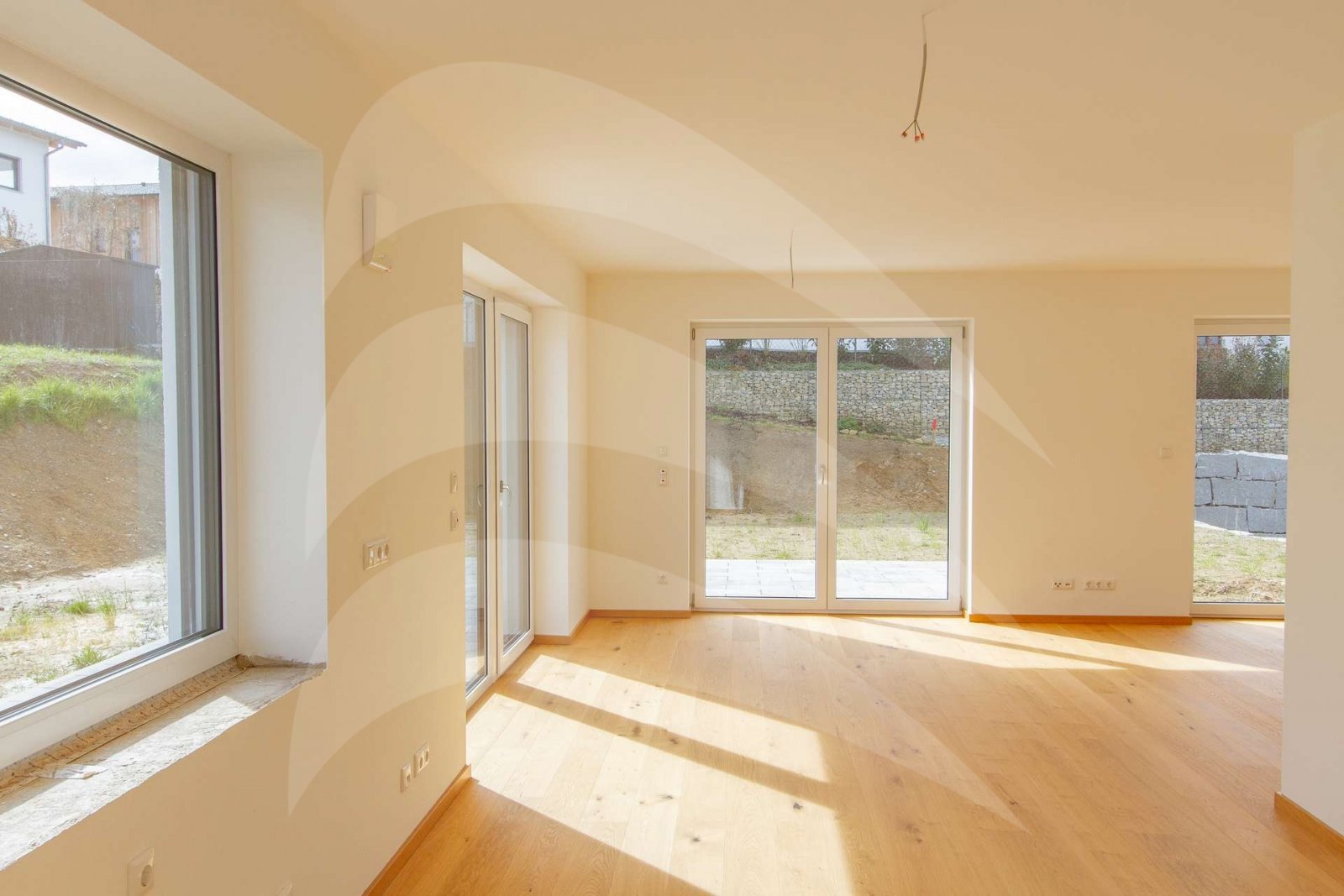 KfW40 Neubau: Gehobene Doppelhaushälfte verteilt auf 3 Etagen im Baugebiet Neukirchen am Inn