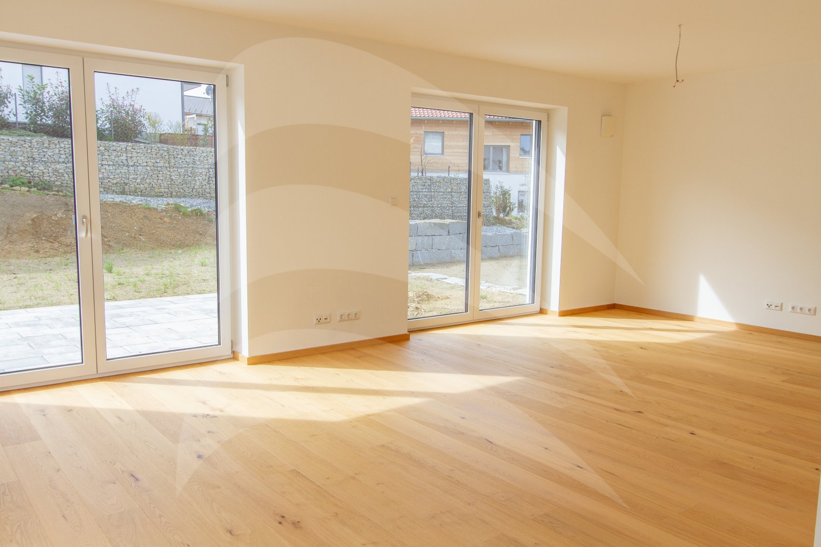 KfW40 Neubau: Gehobene Doppelhaushälfte verteilt auf 3 Etagen im Baugebiet Neukirchen am Inn