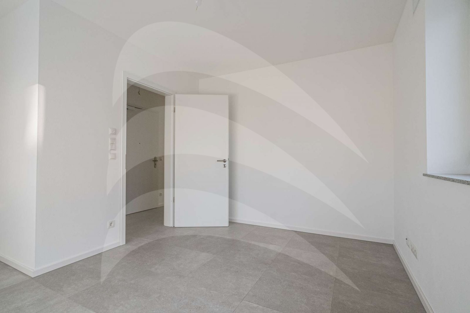 Erstbezug: Hochwertige Dachgeschosswohnung in KfW40-QNG-Bauweise mit Südbalkon