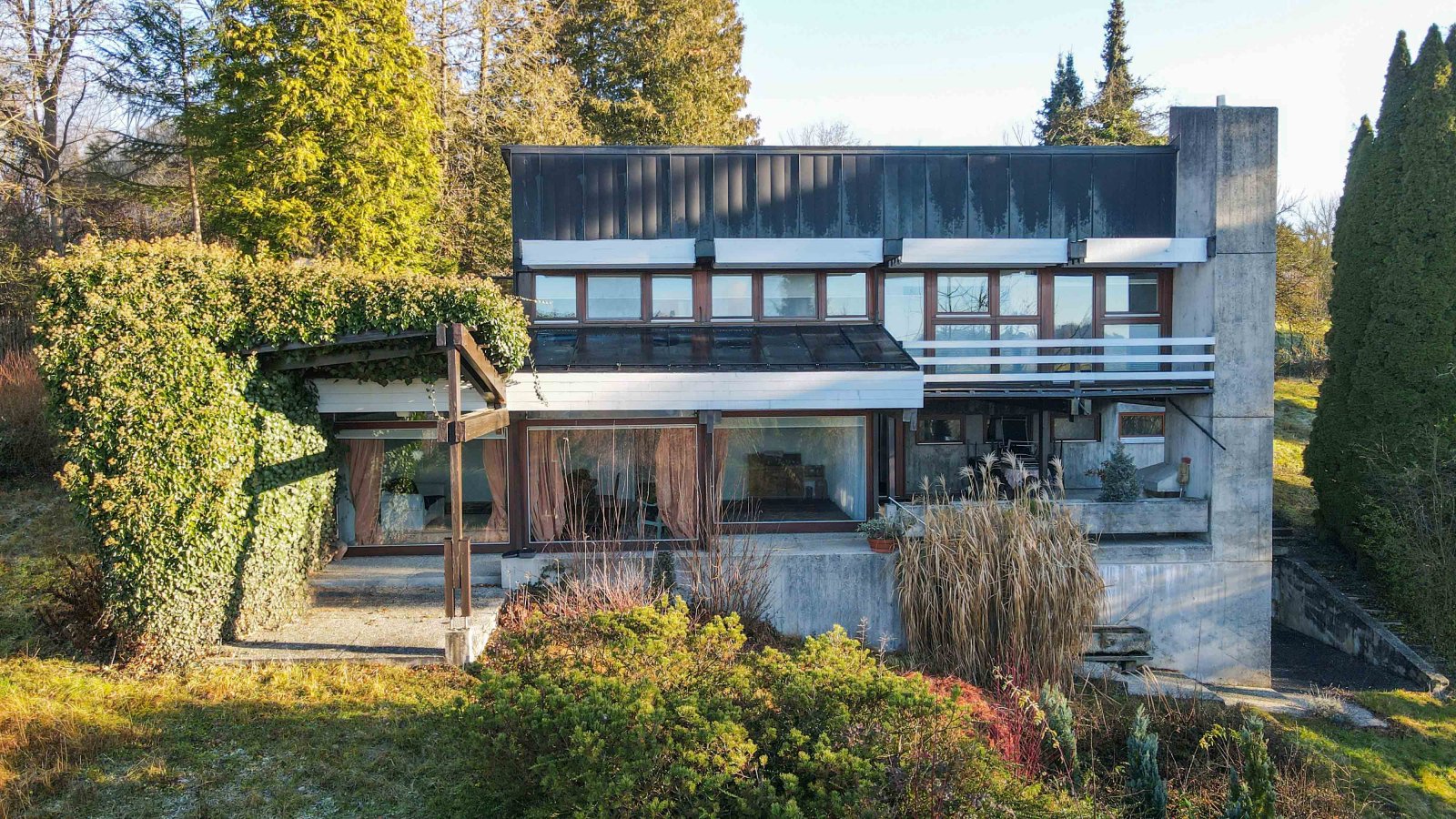 Residieren mit Weitblick: Architektenhaus in exklusiver Lage!