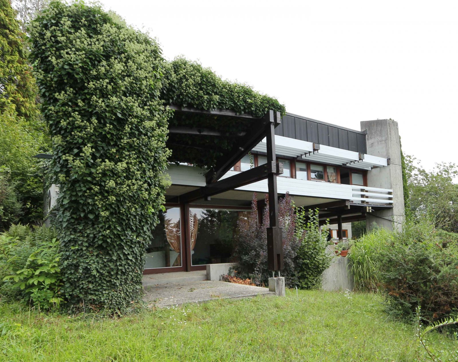 Residieren mit Weitblick: Architektenhaus in exklusiver Lage!