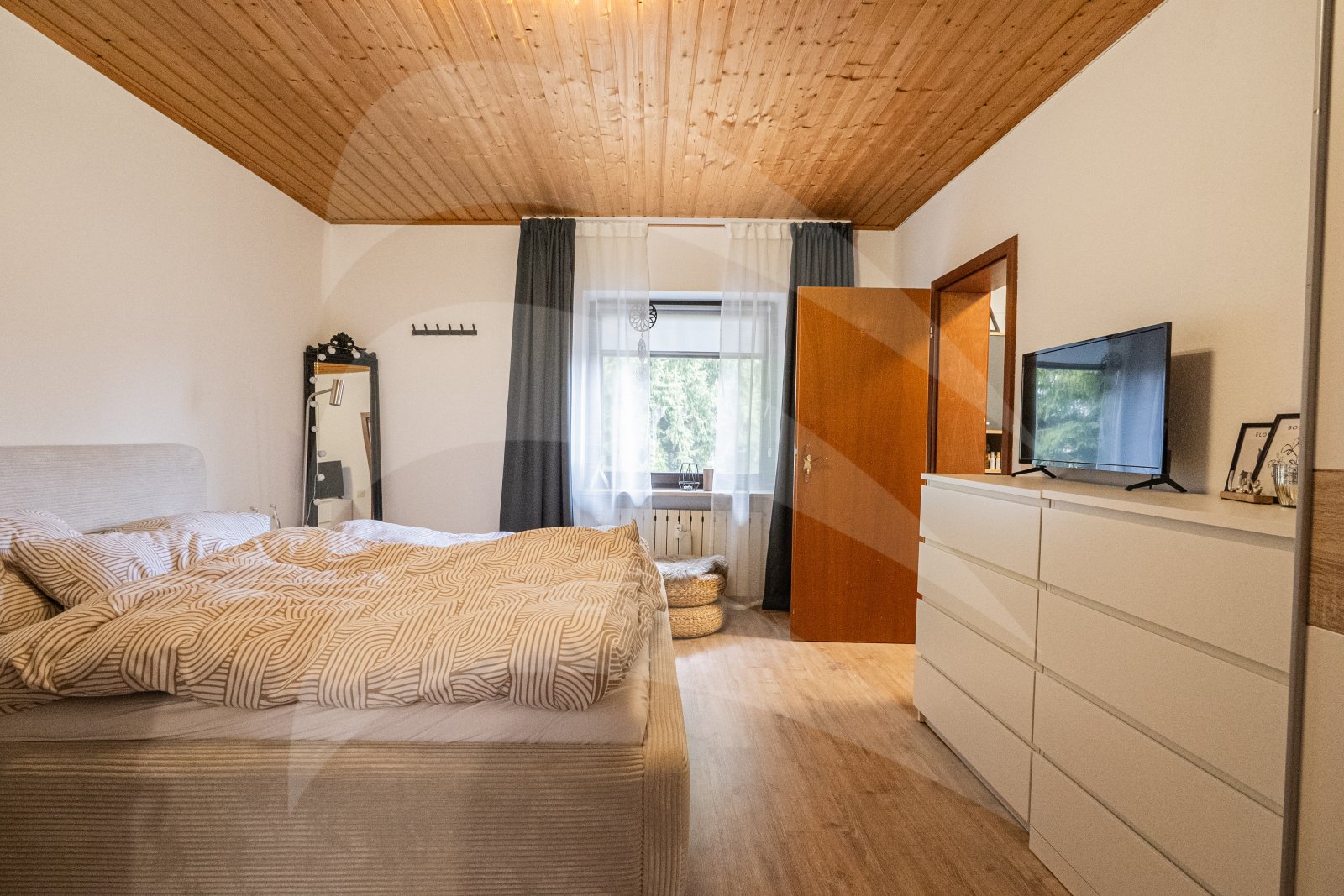 Mehrfamilienhaus mit vielseitigen Nutzungsmöglichkeiten
