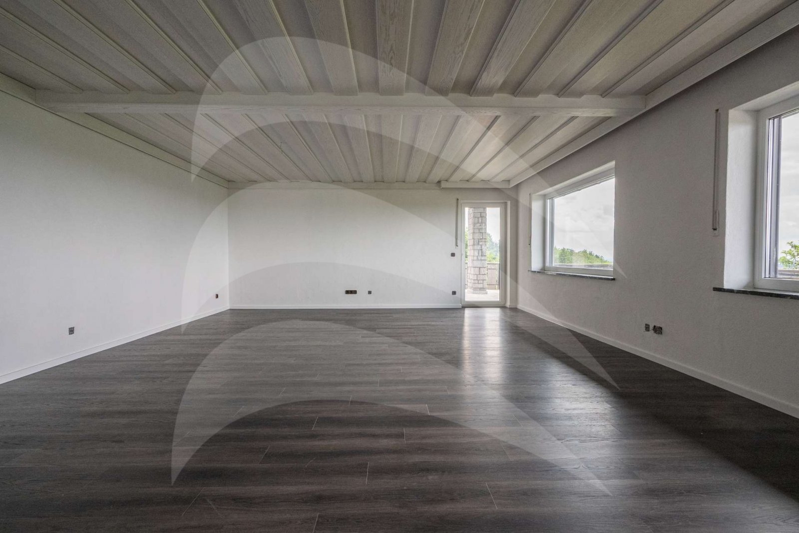 Frisch renoviertes Ein- bis Zweifamilienhaus mit Weitblick