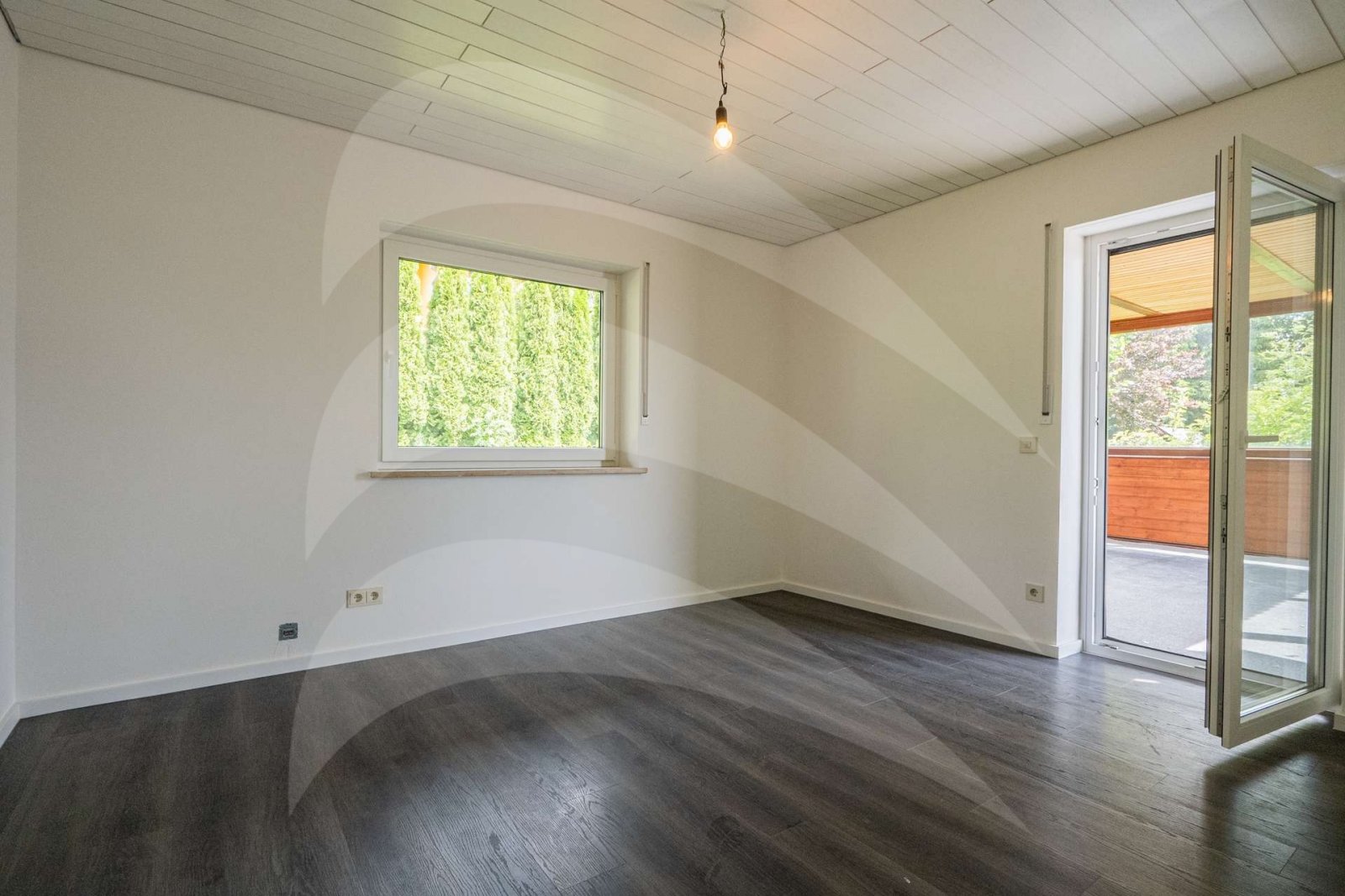 Frisch renoviertes Ein- bis Zweifamilienhaus mit Weitblick