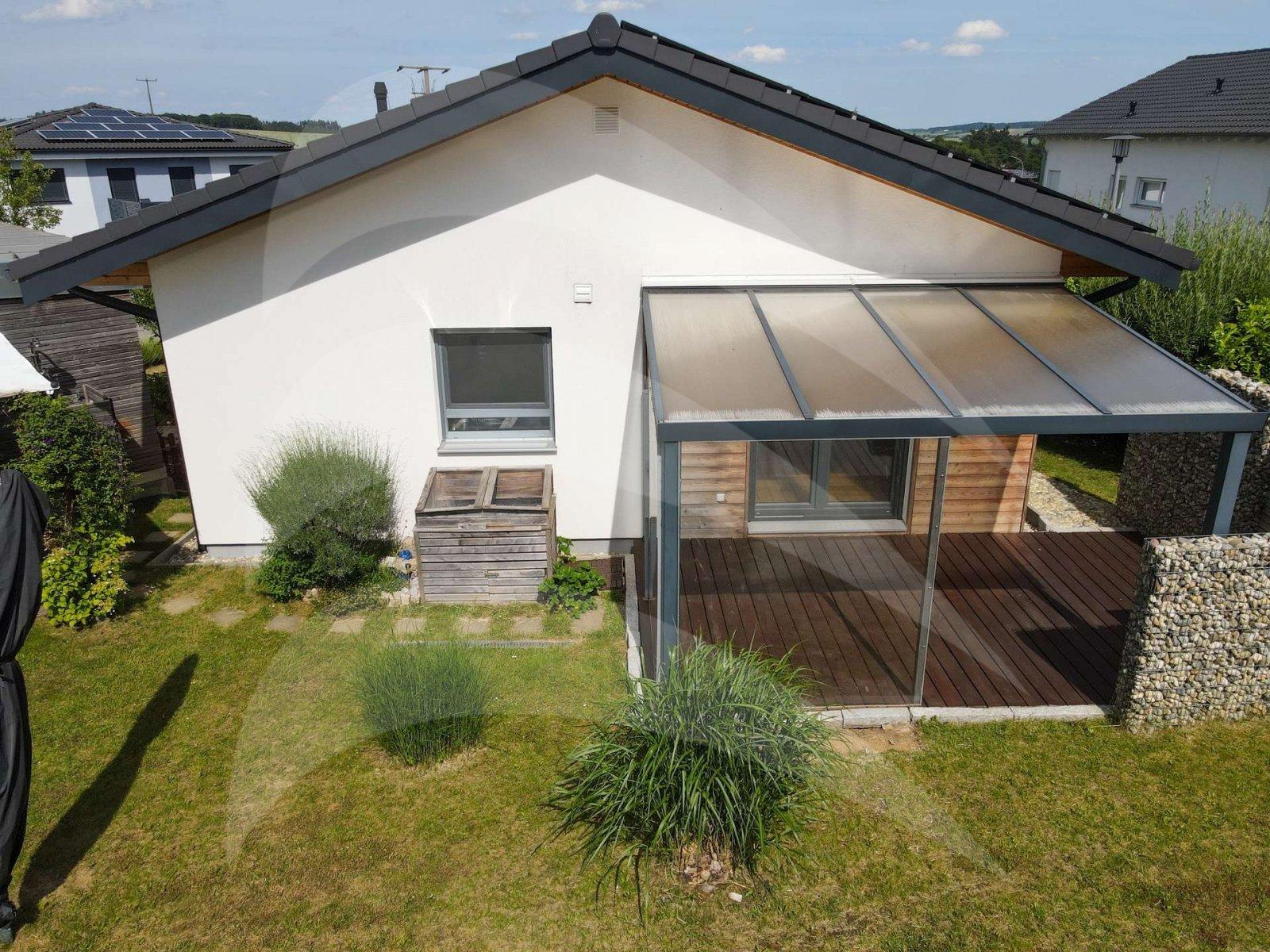 Moderner &amp; hochwertiger Bungalow mit liebevoll gestaltetem Garten und nachhaltigem Energiekonzept