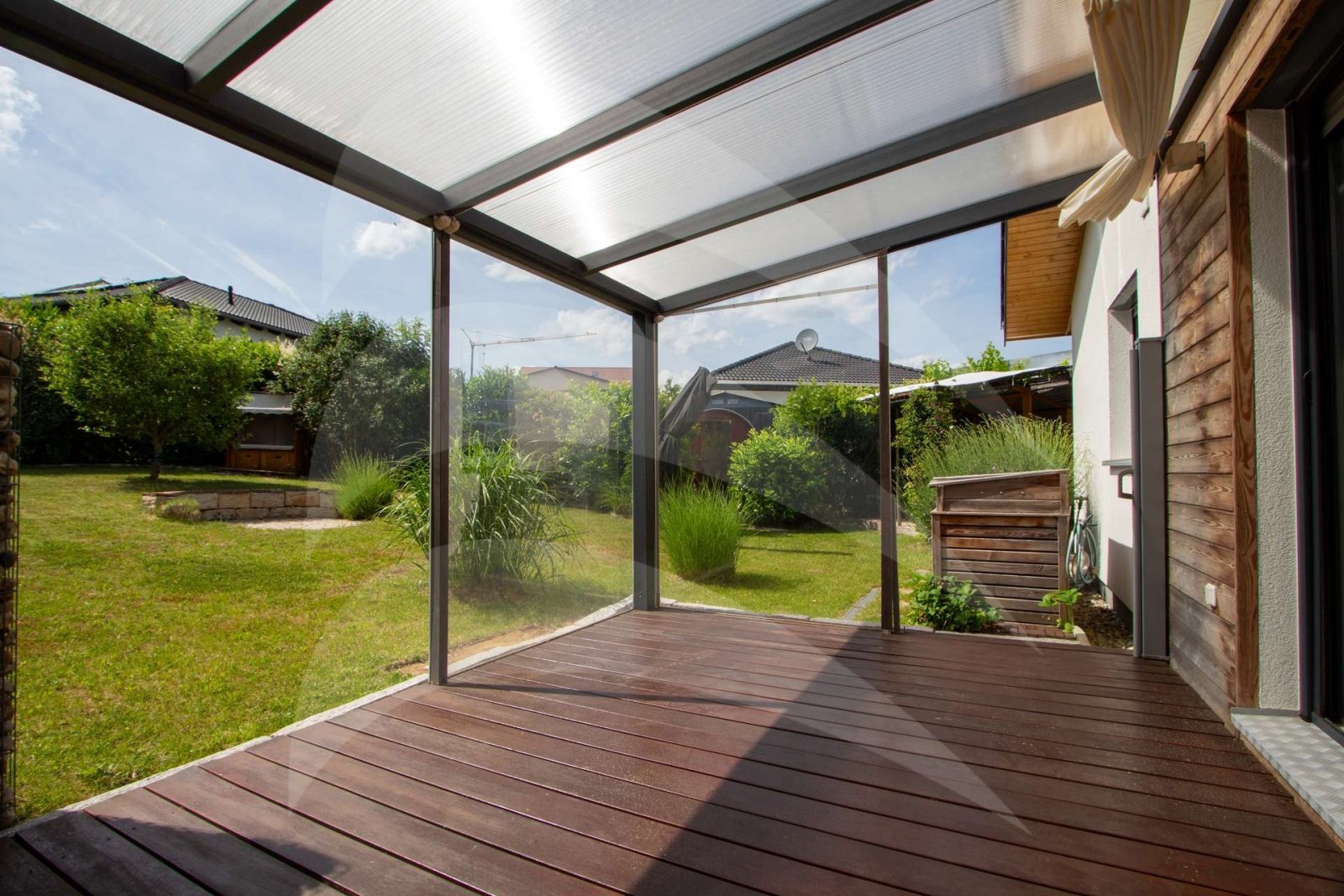 Moderner &amp; hochwertiger Bungalow mit liebevoll gestaltetem Garten und nachhaltigem Energiekonzept