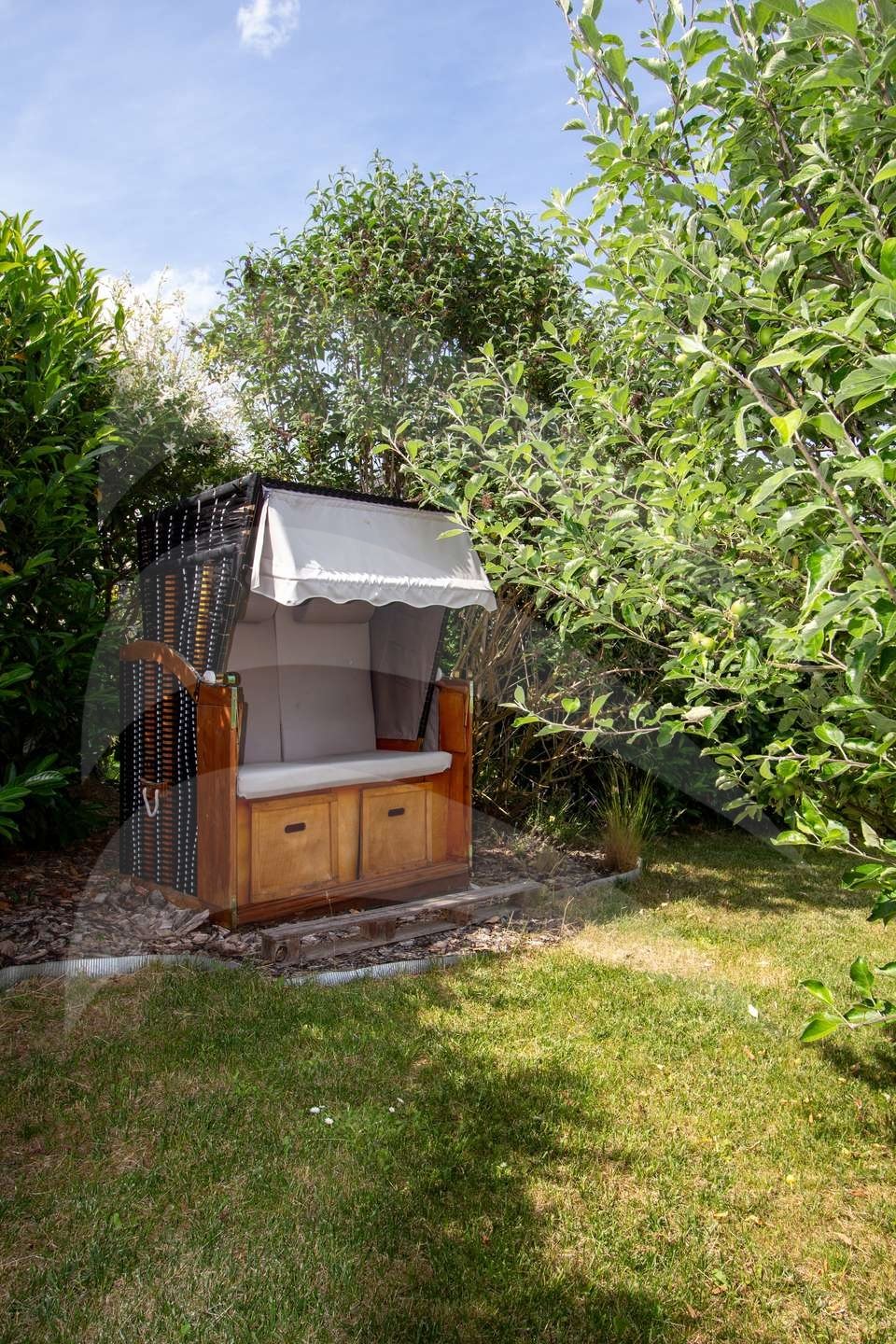 Moderner &amp; hochwertiger Bungalow mit liebevoll gestaltetem Garten und nachhaltigem Energiekonzept