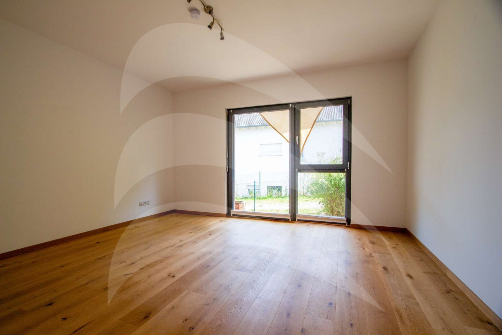 Moderner &amp; hochwertiger Bungalow mit liebevoll gestaltetem Garten und nachhaltigem Energiekonzept