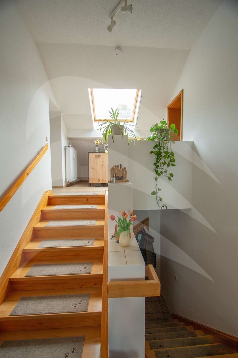 Stilvolle Split-Level-Wohnung mit 2 Zimmern in Essenbach