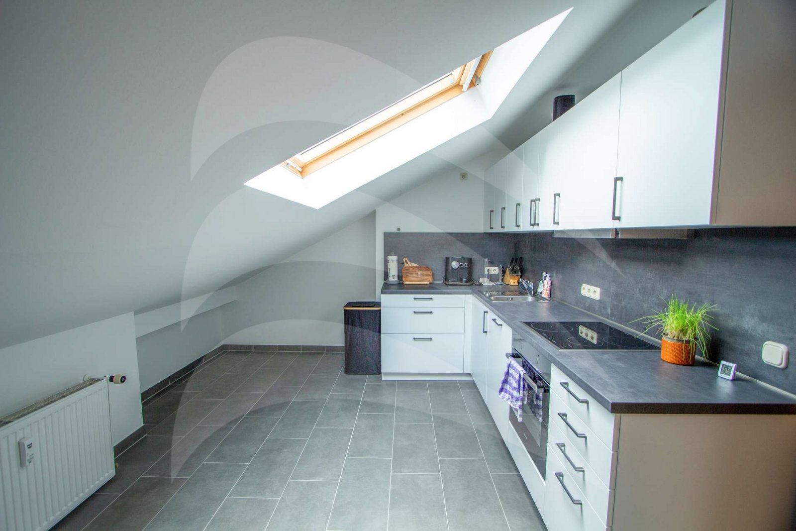 Stilvolle Split-Level-Wohnung mit 2 Zimmern in Essenbach
