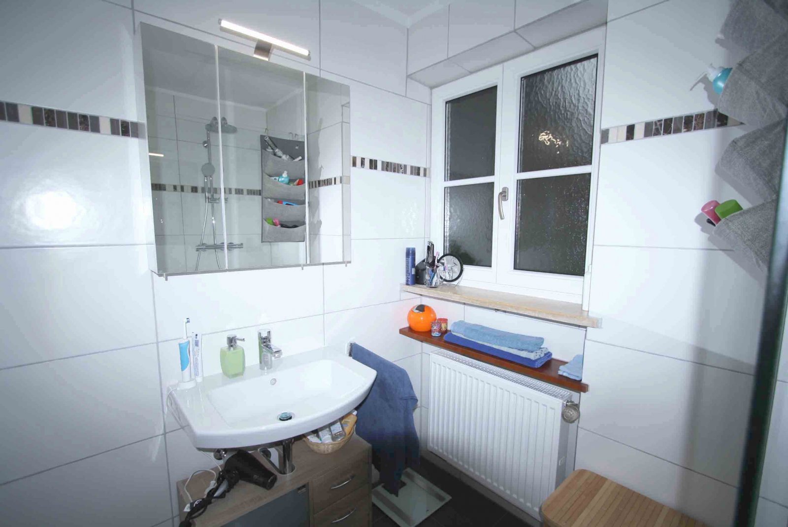 Ruhig gelegene 4-Zimmerwohnung mit Westterrasse und Südbalkon in kleiner Anlage!