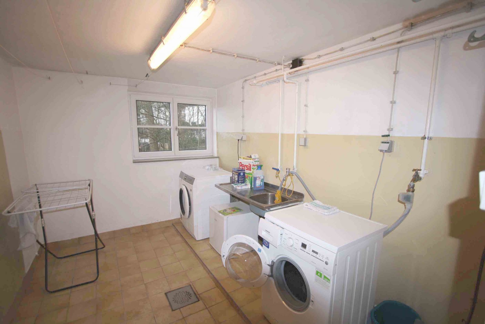 Ruhig gelegene 4-Zimmerwohnung mit Westterrasse und Südbalkon in kleiner Anlage!