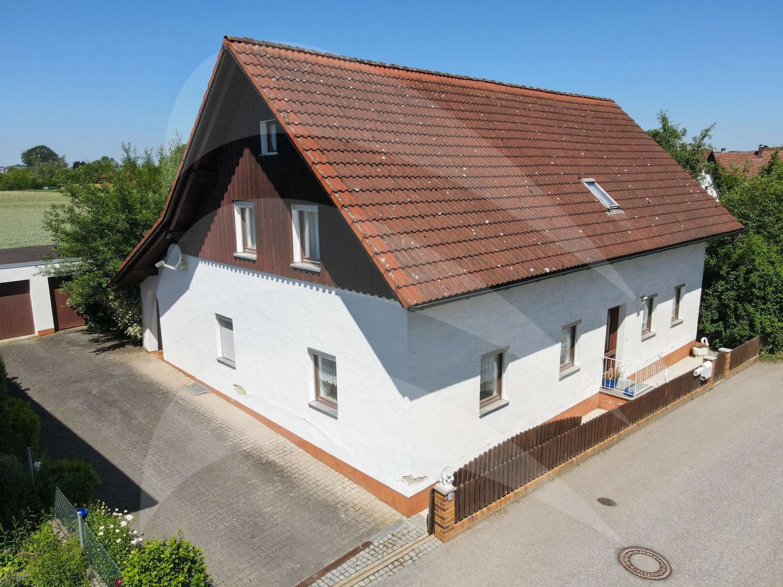 Freistehendes Einfamilienhaus mit Entwicklungspotenzial