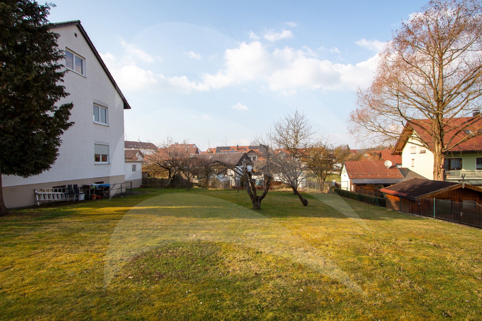 Dreifamilienhaus mit zusätzlichem Baugrundstück