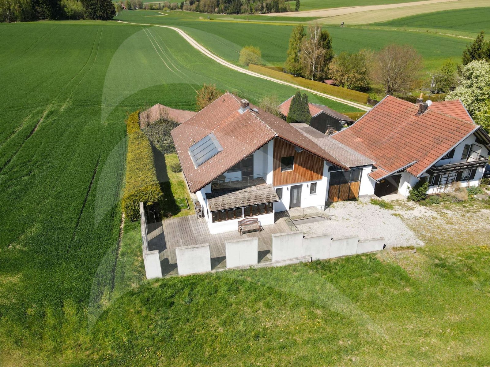 Wohnen im Grünen: Hochwertig renoviertes Einfamilienhaus in traumhafter Dorflage nahe Vilsbiburg