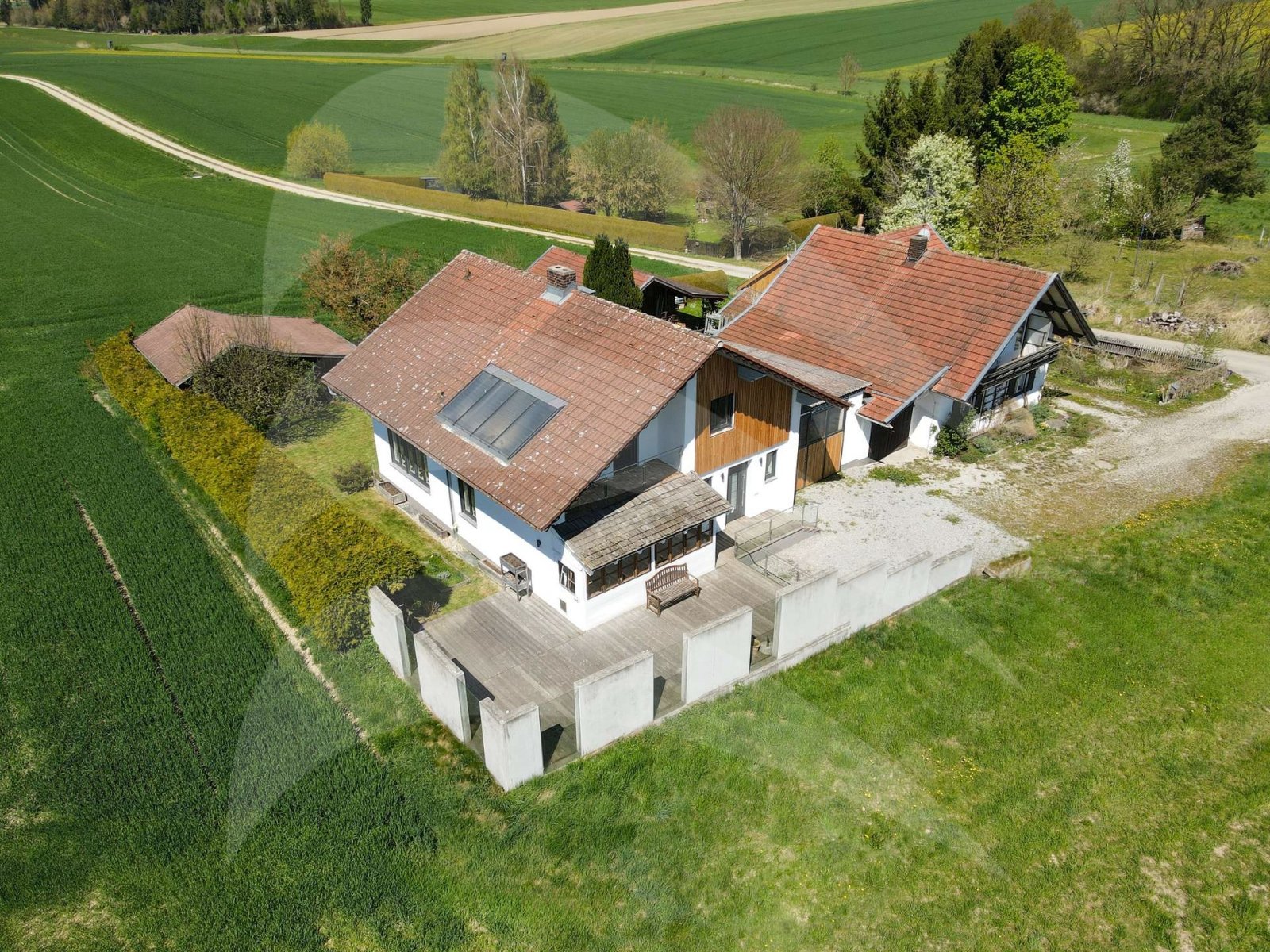 Wohnen im Grünen: Hochwertig renoviertes Einfamilienhaus in traumhafter Dorflage nahe Vilsbiburg