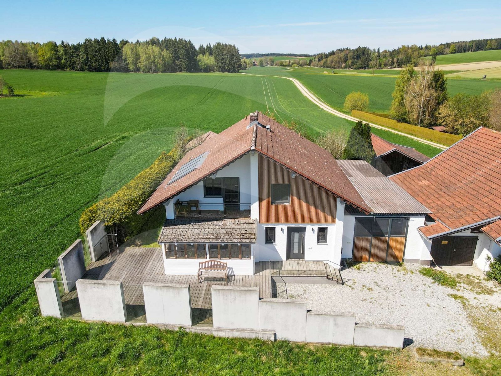 Wohnen im Grünen: Hochwertig renoviertes Einfamilienhaus in traumhafter Dorflage nahe Vilsbiburg