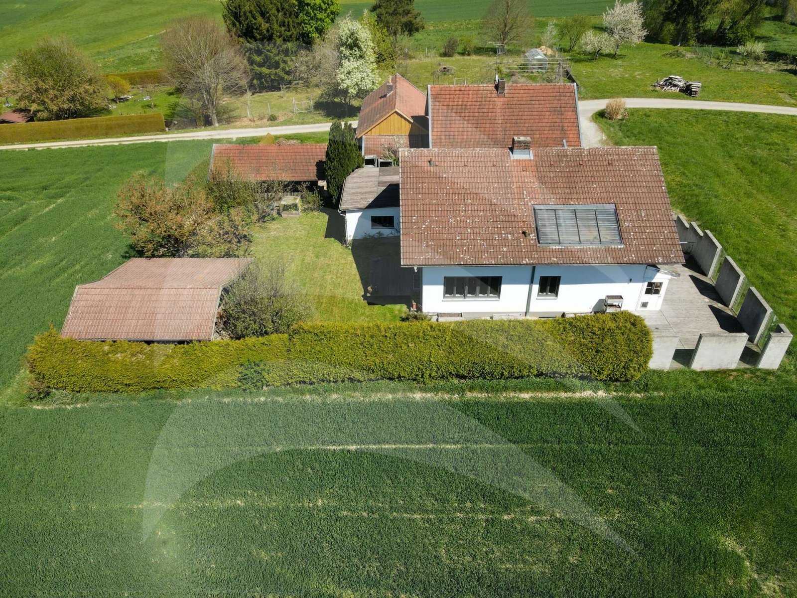 Wohnen im Grünen: Hochwertig renoviertes Einfamilienhaus in traumhafter Dorflage nahe Vilsbiburg