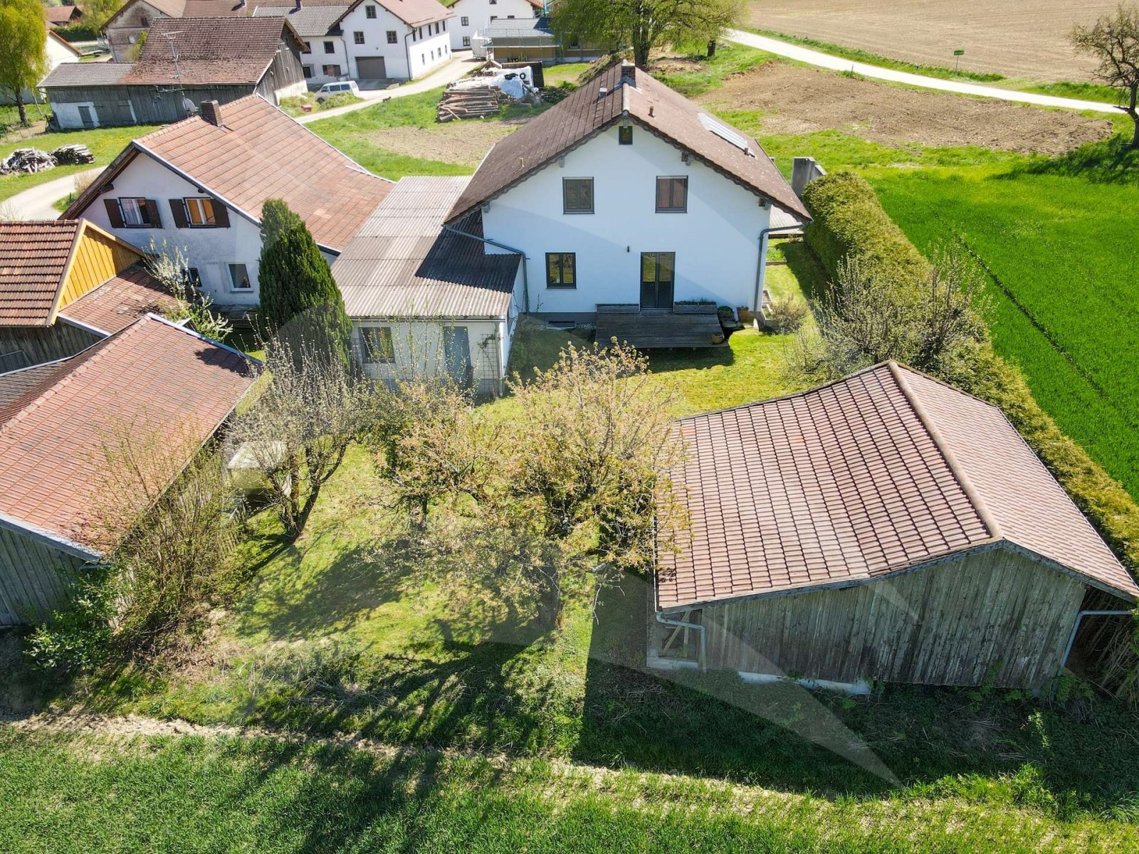 Wohnen im Grünen: Hochwertig renoviertes Einfamilienhaus in traumhafter Dorflage nahe Vilsbiburg