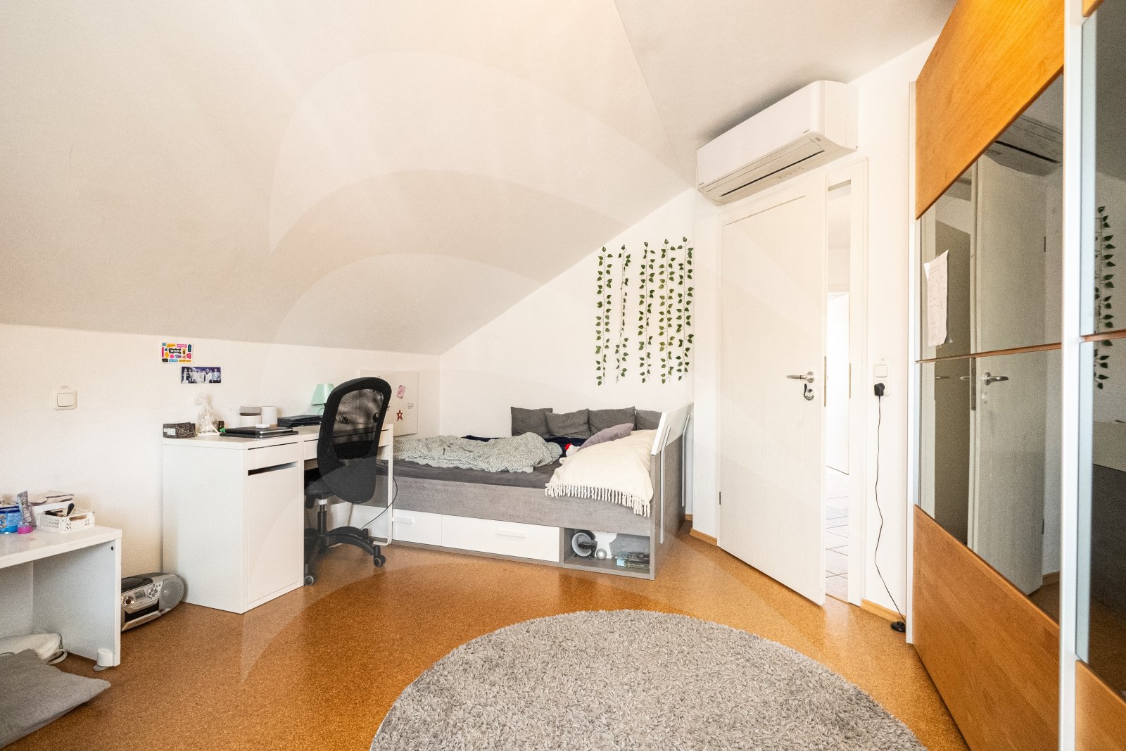 Gepflegtes Einfamilienhaus mit großem Garten, Pool und Einliegerwohnung