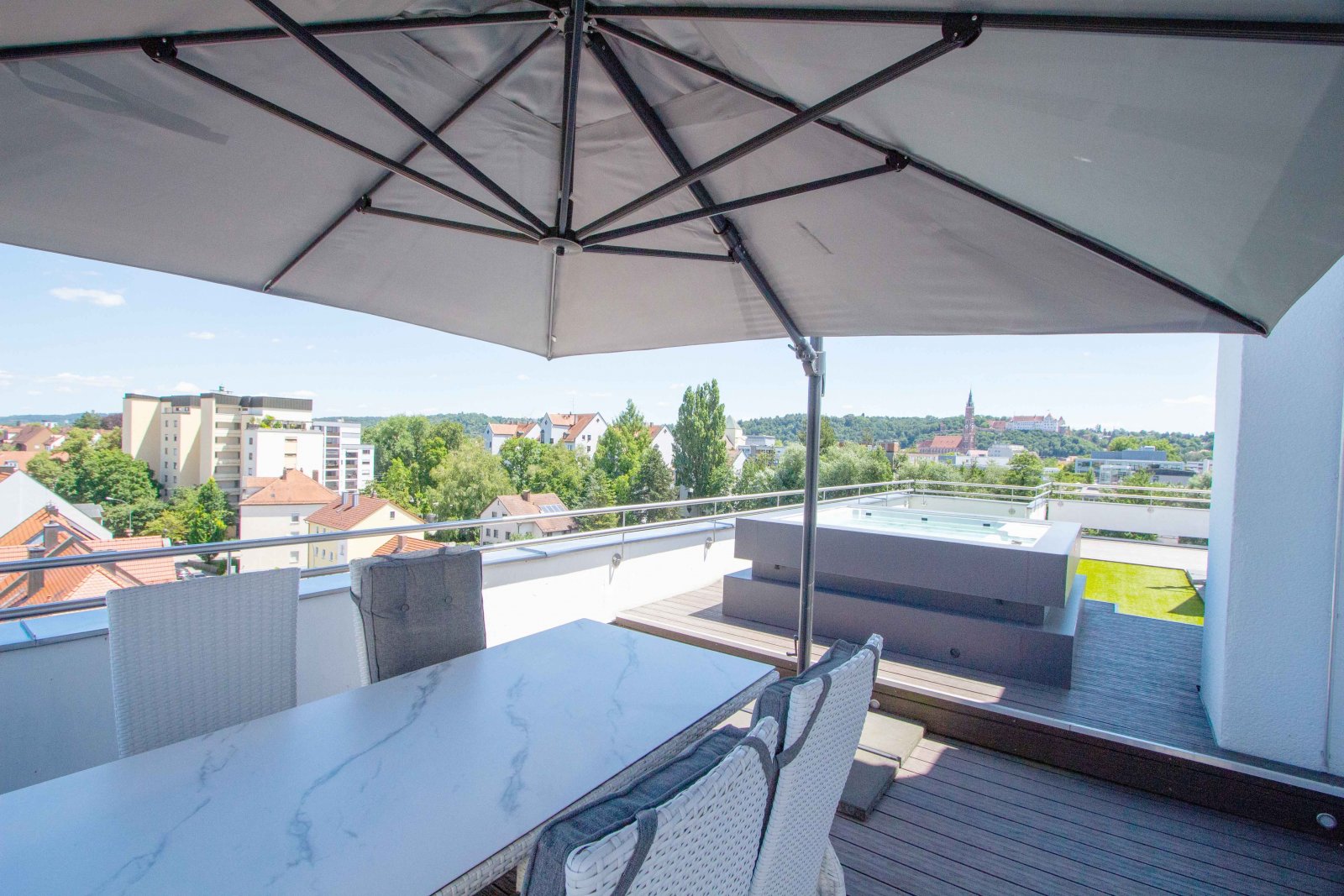 Residieren mit Weitblick! Exklusives Penthouse zwischen Altstadt und Bahnhof.
