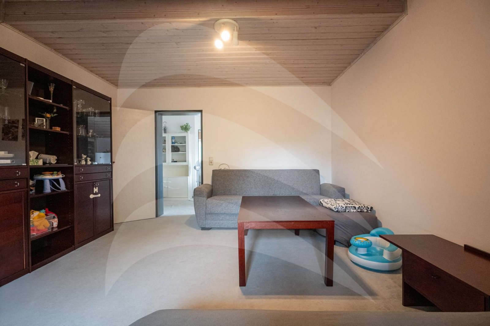 Attraktive 2,5-Zimmer-Wohnung in ruhiger Lage mit Donaublick