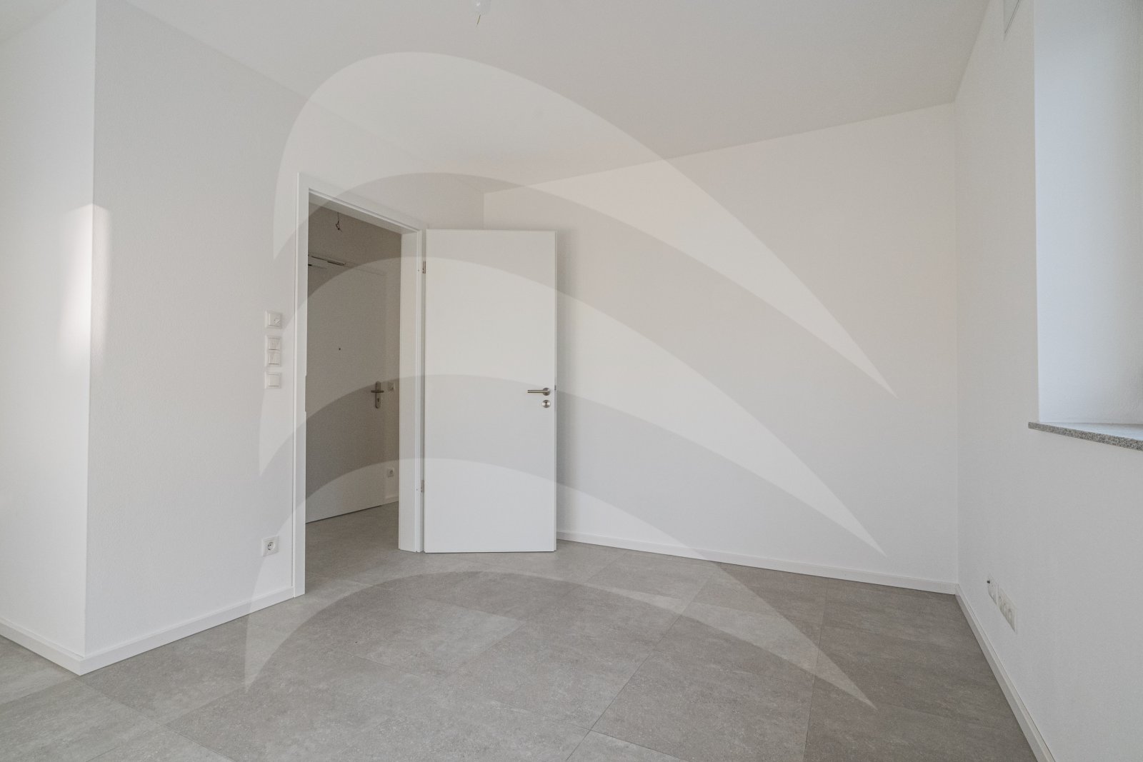 Erstbezug: Hochwertige Dachgeschosswohnung in KfW40-QNG-Bauweise mit Südbalkon