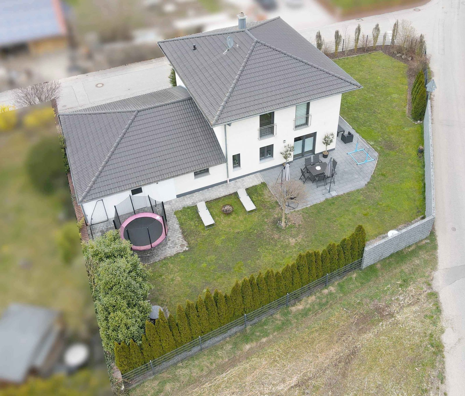 Charmantes Einfamilienhaus, ruhig gelegen mit Doppelgarage im Gemeindebereich Essenbach!