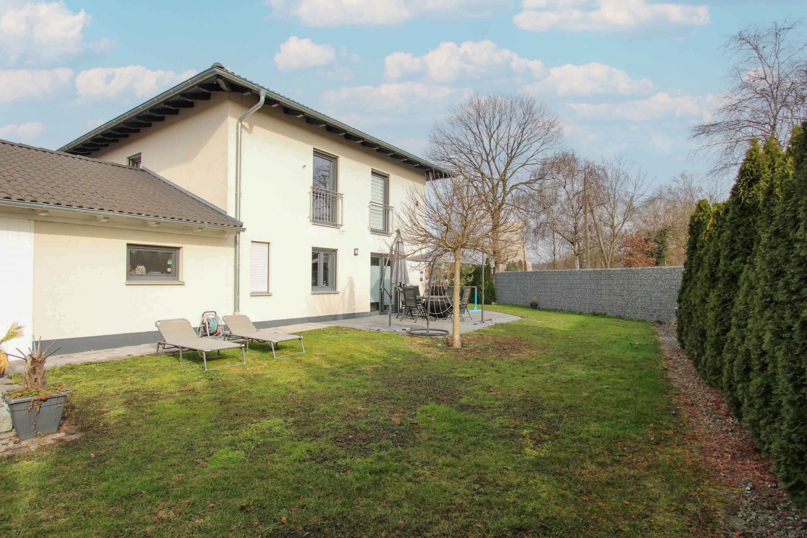 Charmantes Einfamilienhaus, ruhig gelegen mit Doppelgarage im Gemeindebereich Essenbach!