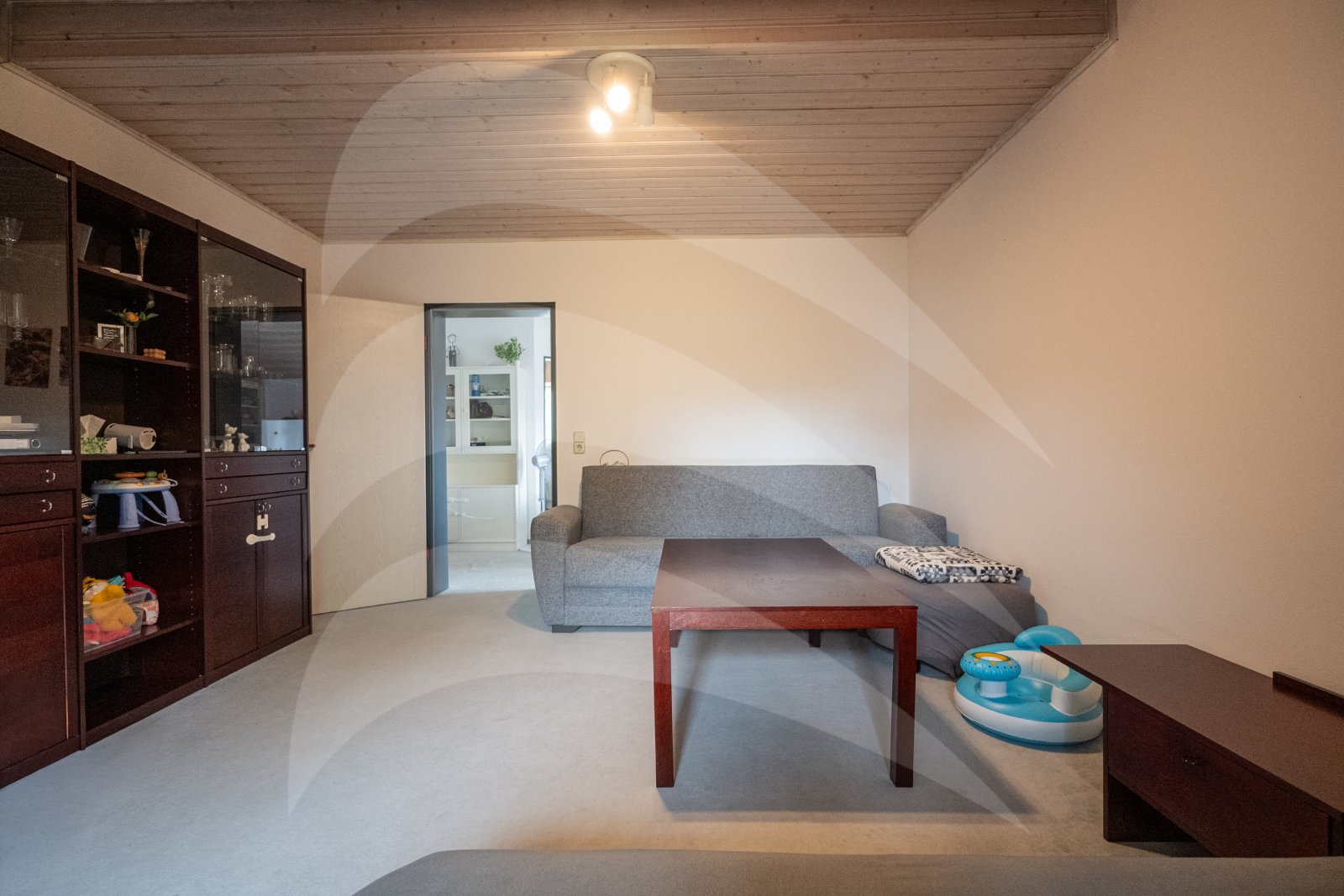 Attraktive 2,5-Zimmer-Wohnung in ruhiger Lage mit Donaublick