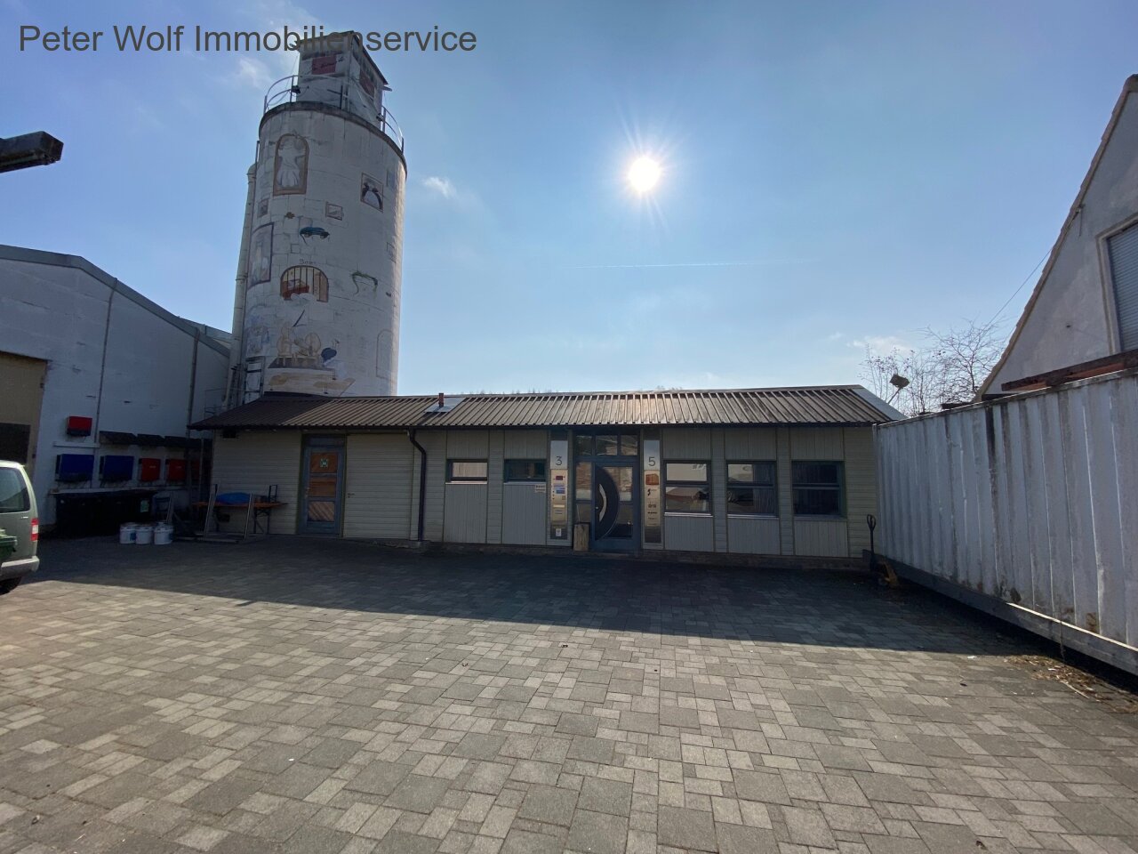 Bürogebäude Hofansicht Bürogebäude Hofansicht