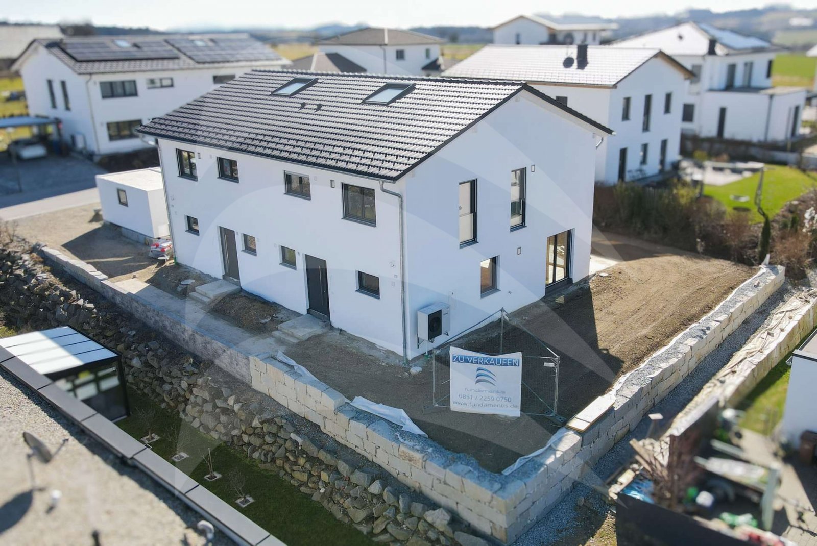 Aicha vorm Wald: Lichtdurchflutete und moderne Doppelhaushälfte in Aicha vorm Wald Aicha vorm Wald: Lichtdurchflutete und moderne Doppelhaushälfte in Aicha vorm Wald