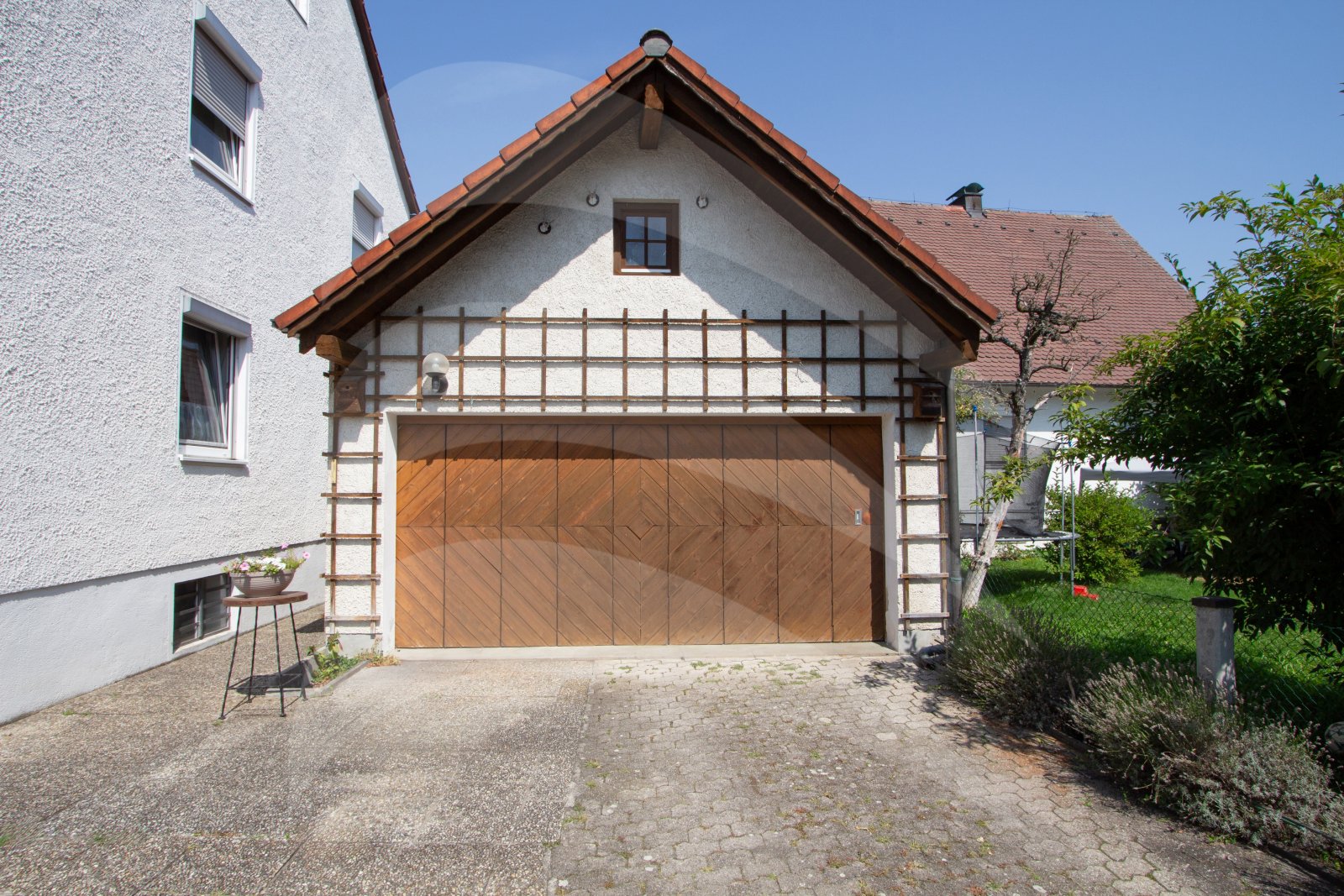 großzügige Garage