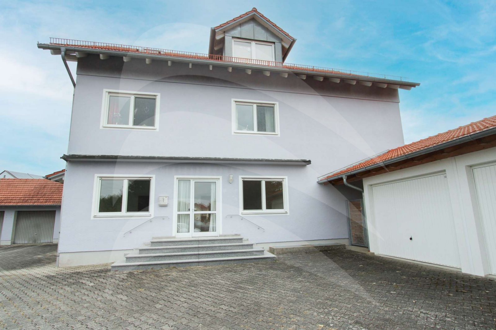 Neufahrn in Niederbayern: Gewerbefläche mit Wohnung in Neufahrn zu vermieten 