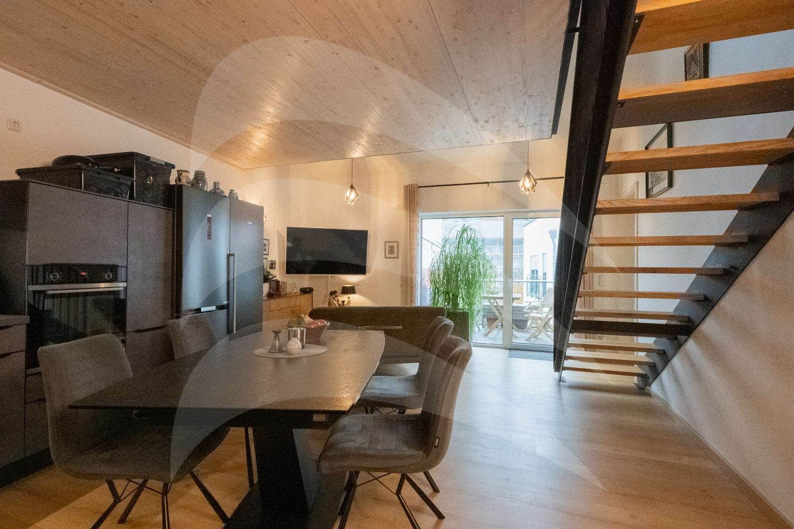 Deggendorf: Ruhige Galeriewohnung im Zentrum von Deggendorf - Neubau 