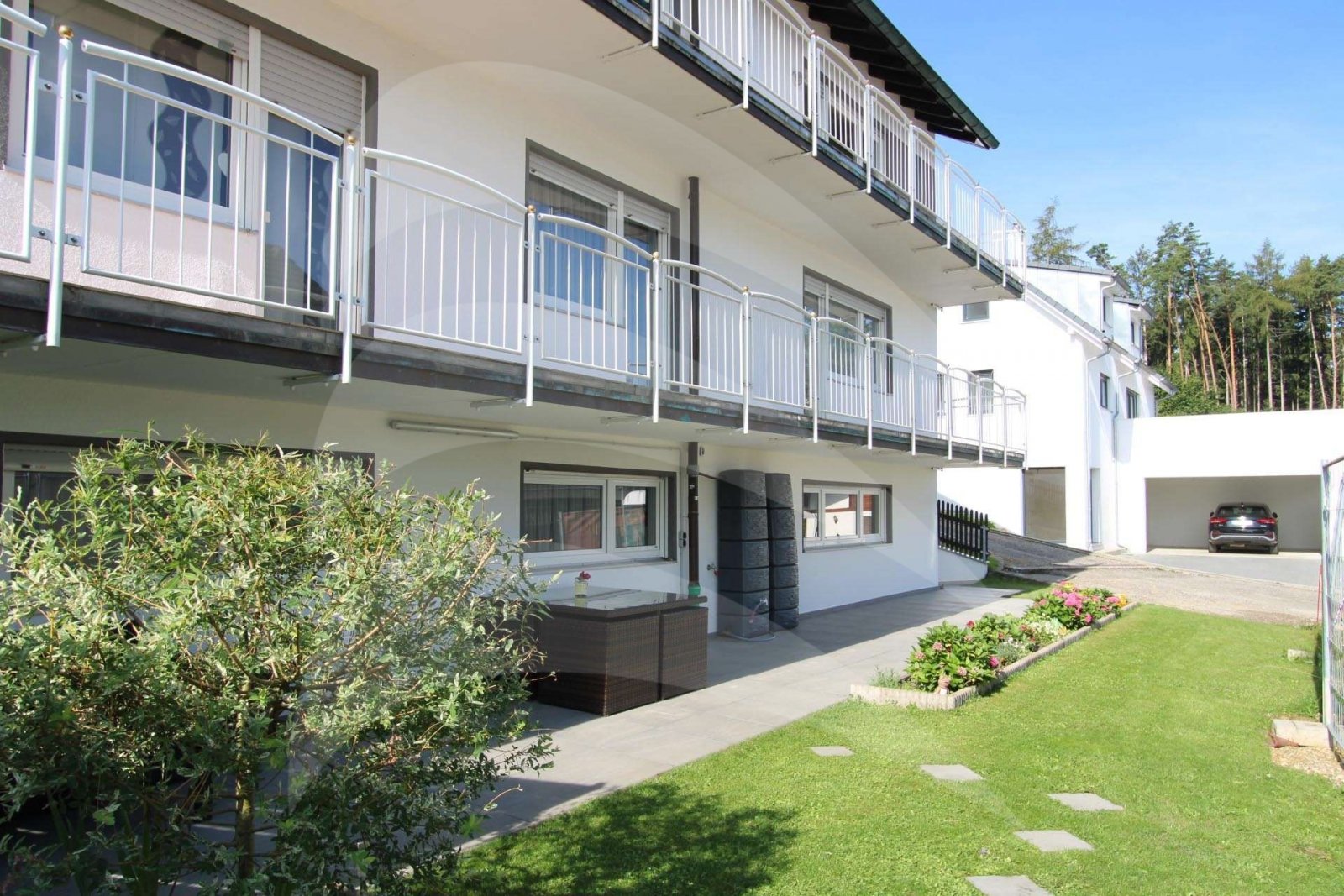 Altdorf-Pfettrach: Großzügiges Mehrgenerationenhaus, naturnah und ruhig gelegen! Altdorf-Pfettrach: Großzügiges Mehrgenerationenhaus, naturnah und ruhig gelegen!