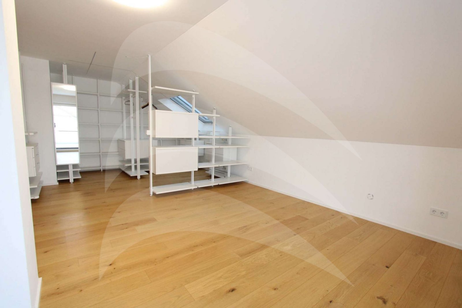 Schlafzimmer (2) im DG, Ankleide