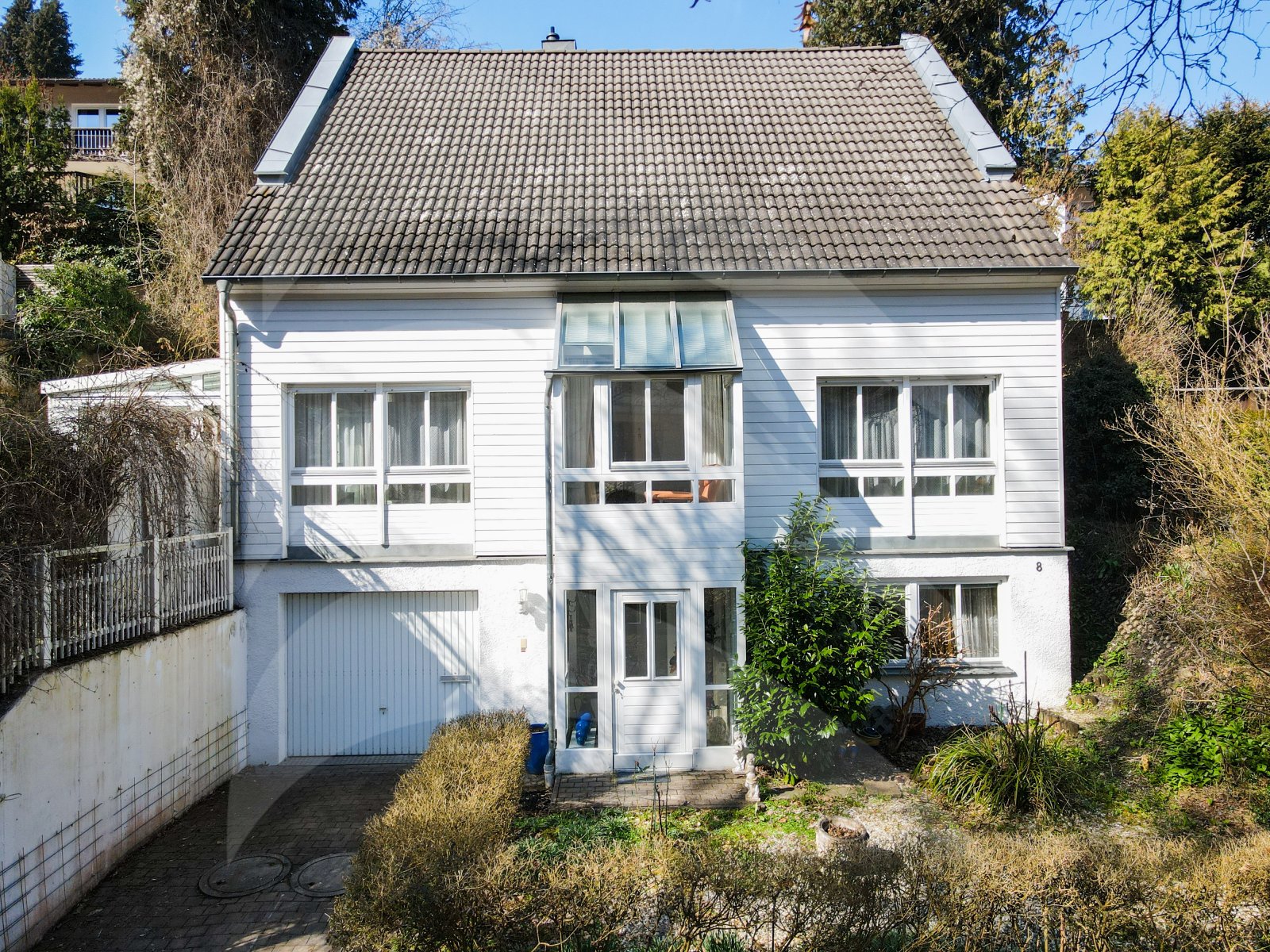 Landshut: Individuelles Split-Level-Haus (7 Zimmer) in ruhiger Wohnlage in LA-Achdorf! 