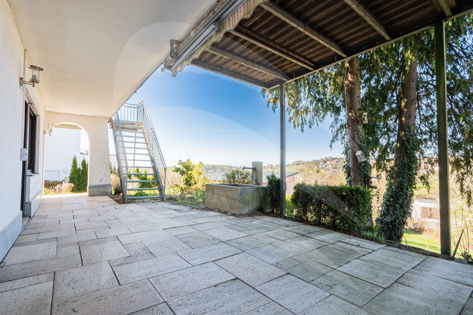 Hauzenberg: Großzügiges Zweifamilienhaus mit herrlichem Ausblick über Hauzenberg 