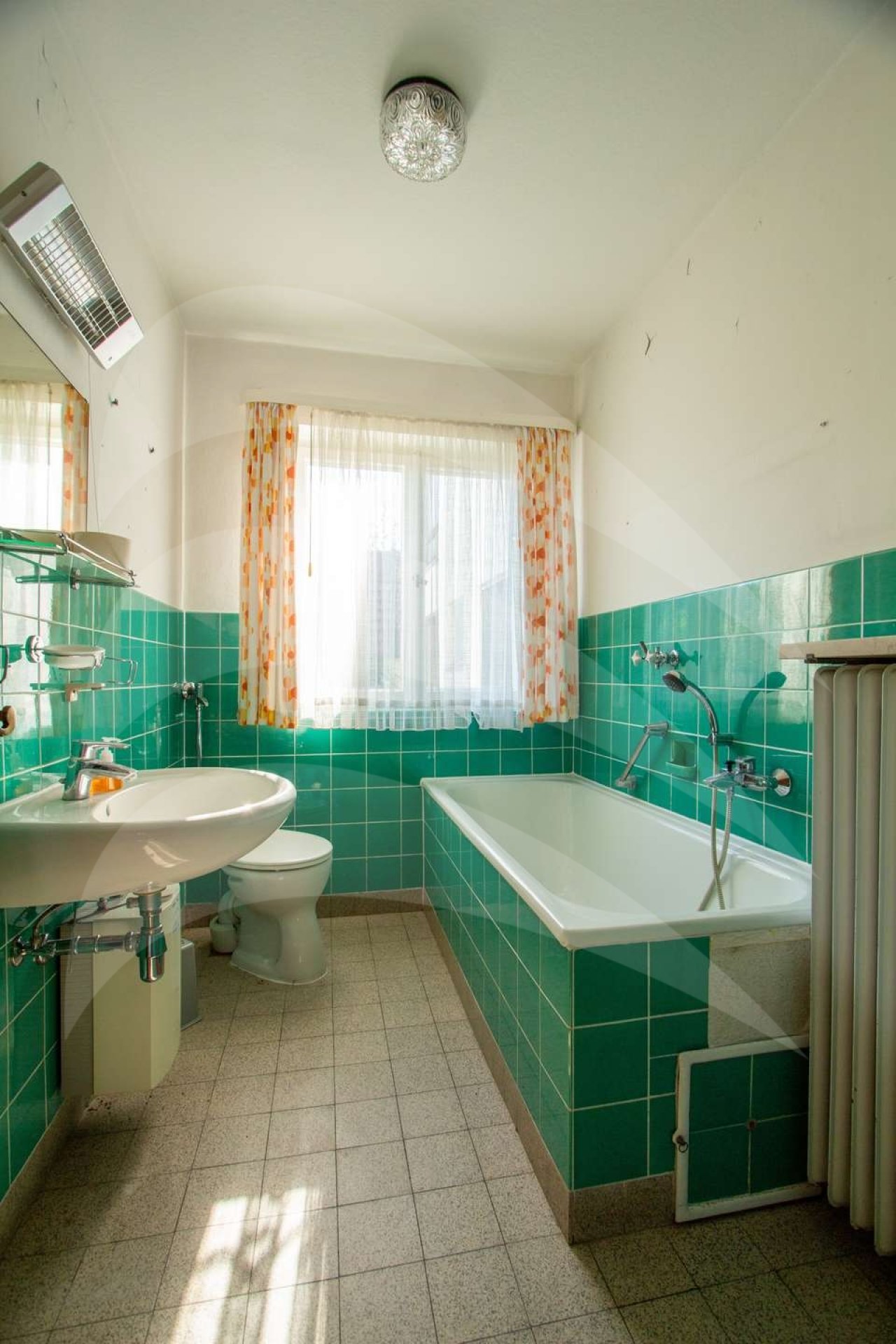 Badezimmer (Altbestand) Badezimmer (Altbestand)